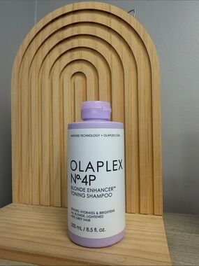 OLAPLEX No.4P Blonde Enhancer Toning Shampoo - Lavender & White